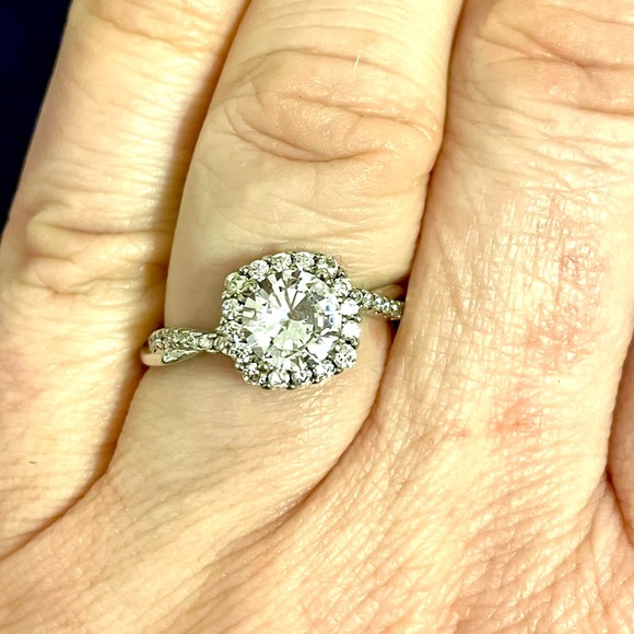 Sterling silver (stamped .925 ) gorgeous ring with diamond simulate, size 8 - Picture 6 of 8